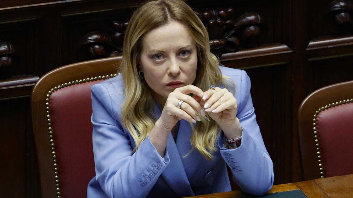 Meloni, prima sberla a Vannacci: «Qui la vera destra non sei tu…»