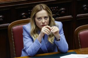 Meloni, prima sberla a Vannacci: «Qui la vera destra non sei tu…»