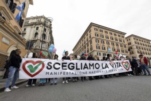 Oggi la sinistra marcia su Roma contro  Pro vita e remigrazione