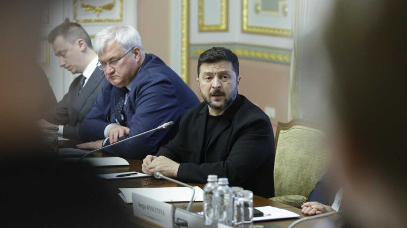 La Polonia si accorge degli ucraini nazisti: revocata a Zelensky l’onorificenza