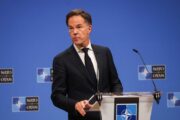 Rutte: «Aerei Usa decollati dall’Italia per attaccare l’Iran». «No, voli tecnici»