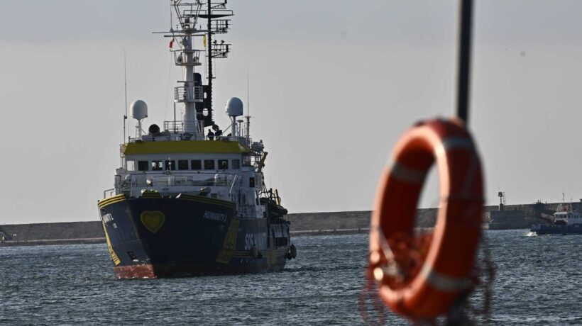 Ora le Ong «sventolano» i minori per evitare la stretta alle frontiere