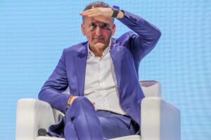 Socialisti e Verdi pressano Ursula sul consulente IA preso da Siemens