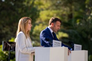 Meloni e Macron si sciolgono: «Mai più relazioni glaciali». Via alla coalizione in Libano