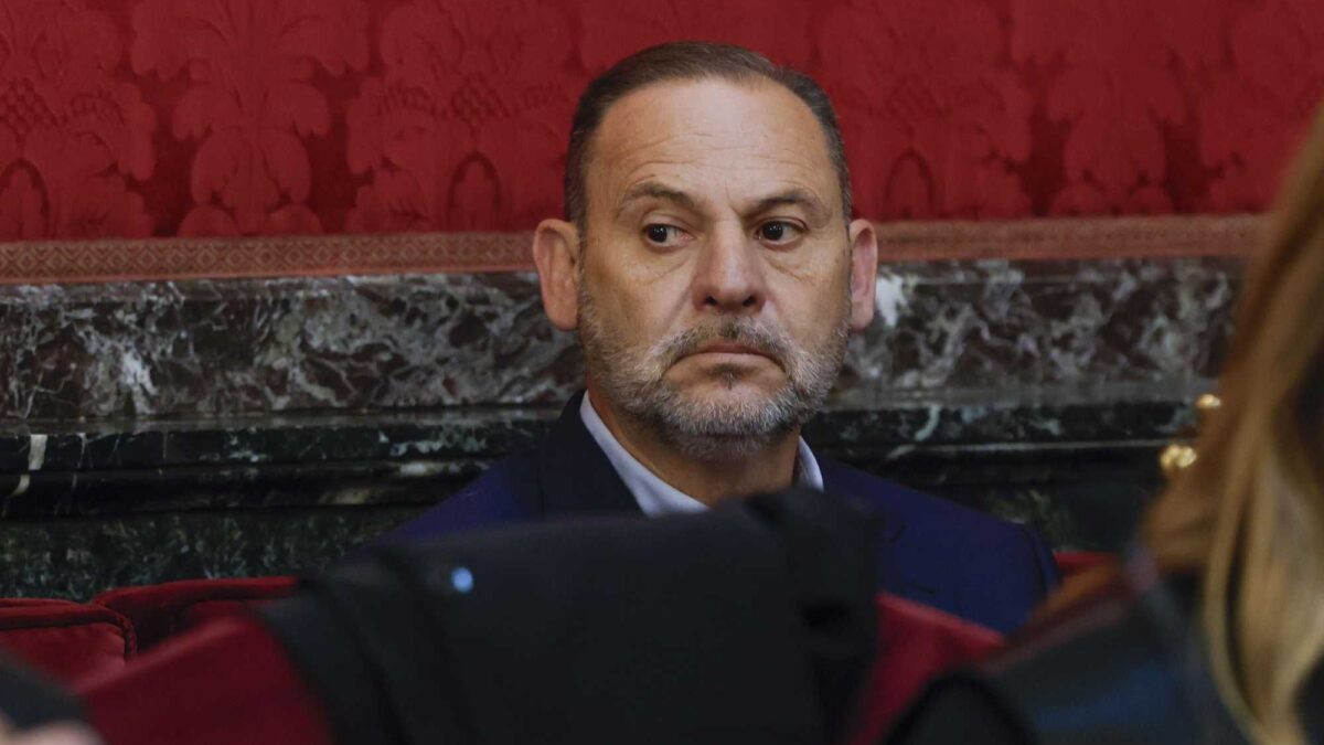 Sánchez assediato dalle inchieste. Il suo ex ministro si becca 24 anni