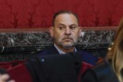 Sánchez assediato dalle inchieste. Il suo ex ministro si becca 24 anni