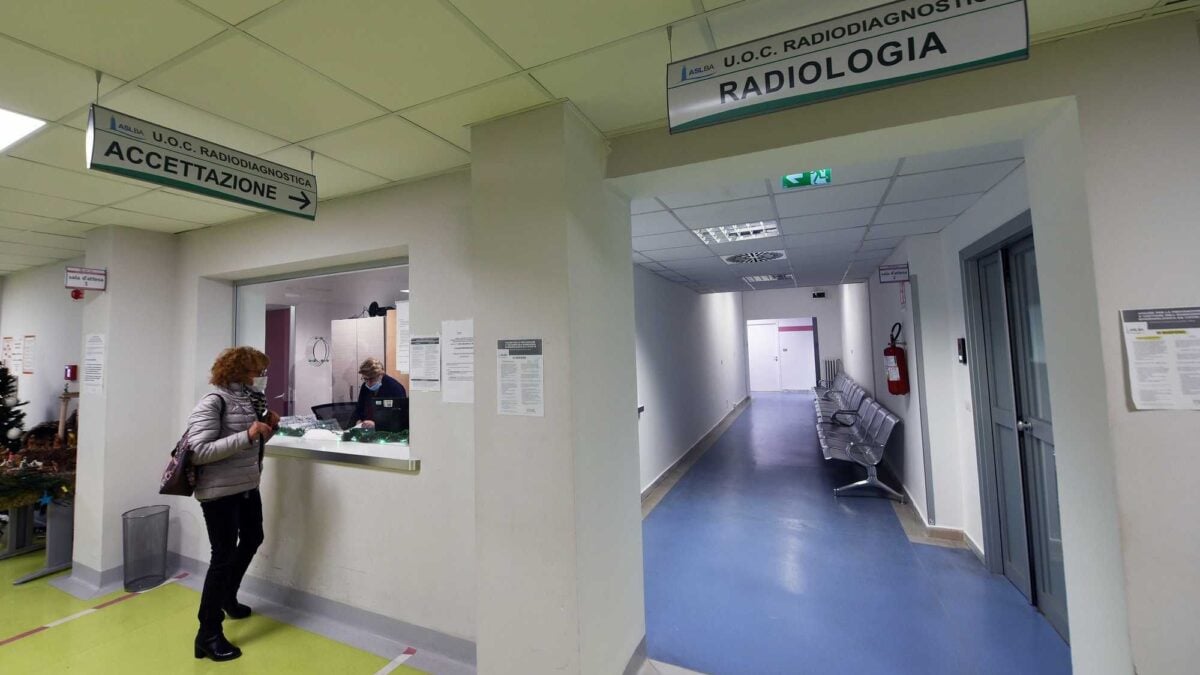 La sanità sarà a pagamento per gli italiani all’estero. I clandestini? Tutto gratis