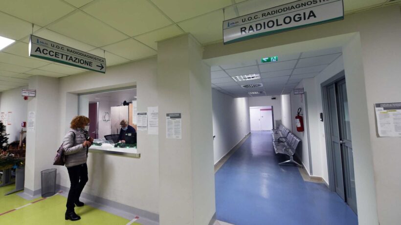 La sanità sarà a pagamento per gli italiani all’estero. I clandestini? Tutto gratis