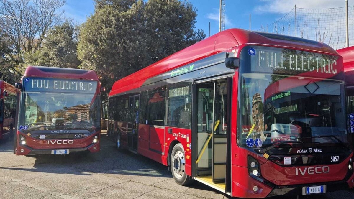 A Roma i bus elettrici si scaricano col caldo