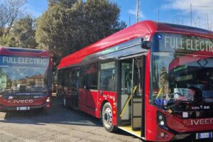 A Roma i bus elettrici si scaricano col caldo