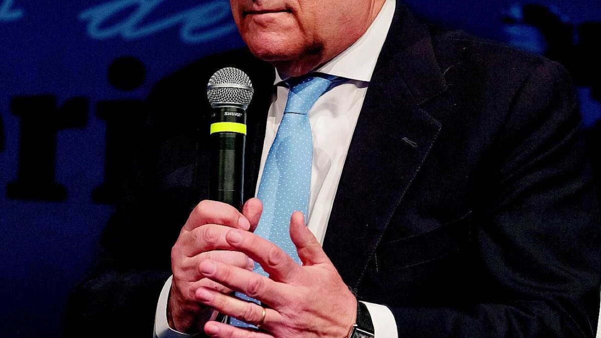Tajani conta le crepe della Ue: «È rimasta in mezzo al guado. Italia unico governo stabile»