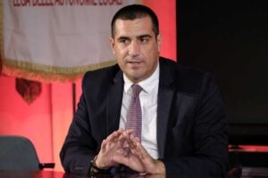 De Pascale ora diventa autonomista. Vuol gestire da solo 1 miliardo di aiuti
