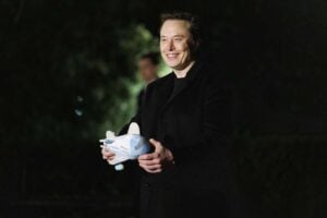 SpaceX, partenza a razzo a Wall Street. Musk fa la storia: è il primo triliardario