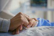 «Con il suicidio assistito agevolato la società eliminerà chi è “inutile”»