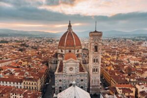 La sinistra vuole espropriarci casa ma consente affitti brevi extra lusso