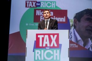 Caccia ai ricchi, è rincorsa a chi la spara più grossa