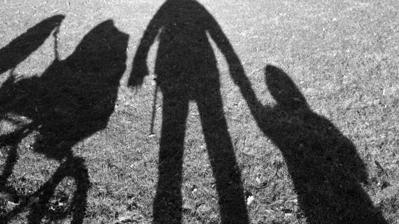 Allontana la bimba dalla sua mamma. Per il giudice la stava solo salvando
