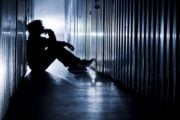 Un teenager su quattro ha provato droghe