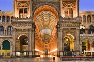 Milano coccola i fighetti del lusso: scatta l’inchiesta sugli spazi in Galleria