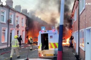 Africano tenta di decapitare un uomo. Belfast nel caos dopo il tentato omicidio