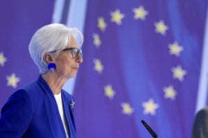 La Bce stanga ancora le famiglie per l’inflazione prodotta dalle armi