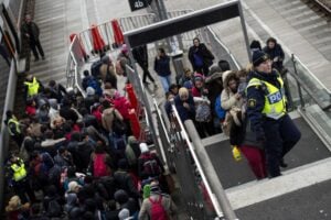 Non ti integri? La Svezia ti caccia. E l’Europa oggi decide sui rimpatri