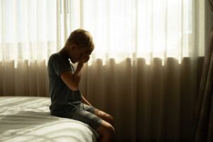 Solo il 13% degli italiani affiderebbe i minori in difficoltà ai servizi sociali