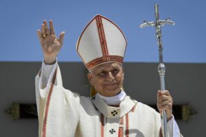 Il Papa ai migranti: «Siete accolti, rispettate le leggi»