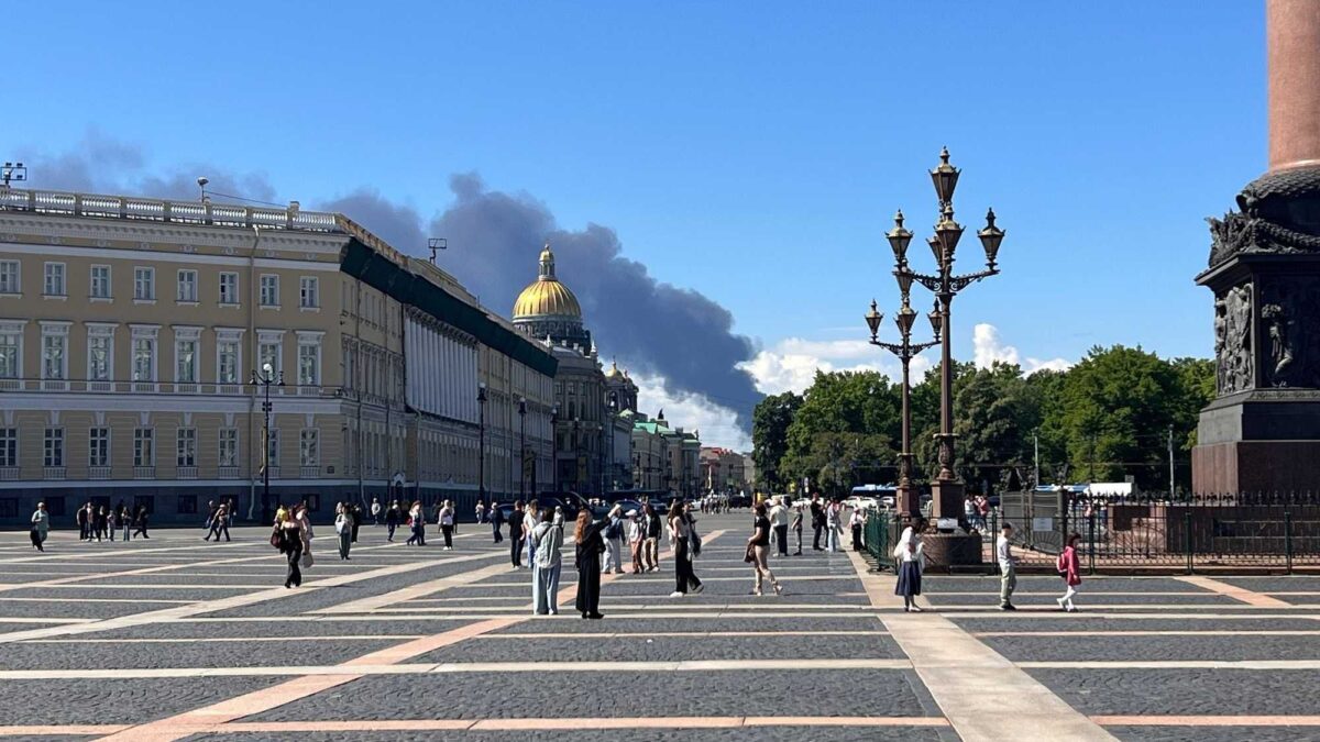 L’Ucraina colpisce San Pietroburgo e fa strage di civili nel Donetsk