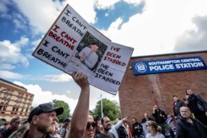 In Uk saltano le regole woke della polizia