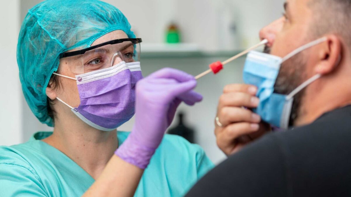 L’ultima beffa dell’emergenza Covid. «Fatti test con tamponi farlocchi»