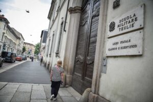 Choc al liceo militare. Prof ricatta gli alunni per costringerli a molestie sessuali