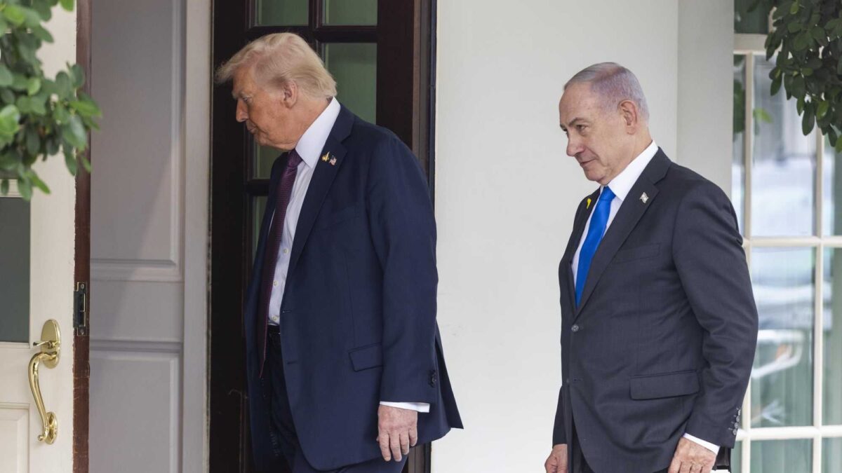 Trump abbassa i toni su Netanyahu: «Ho iniziato io la guerra». Ma poi corteggia Khamenei