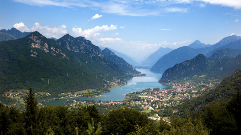 Lombardia, la vacanza cambia ritmo: sentieri, borghi e miniere lontano dalle mete affollate