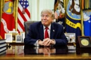 Trump tira altri schiaffi a Roma. A Villa Taverna però va in scena il disgelo