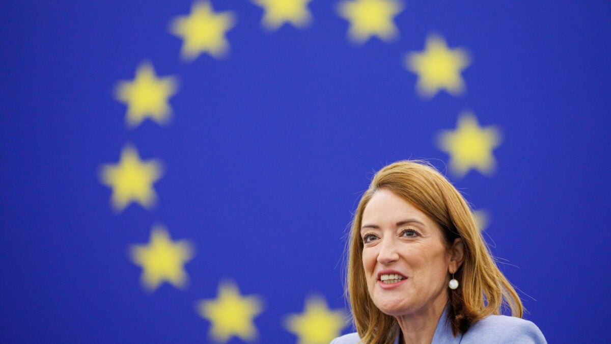 L’Ue pronta a tutto per far spiare i nostri cellulari