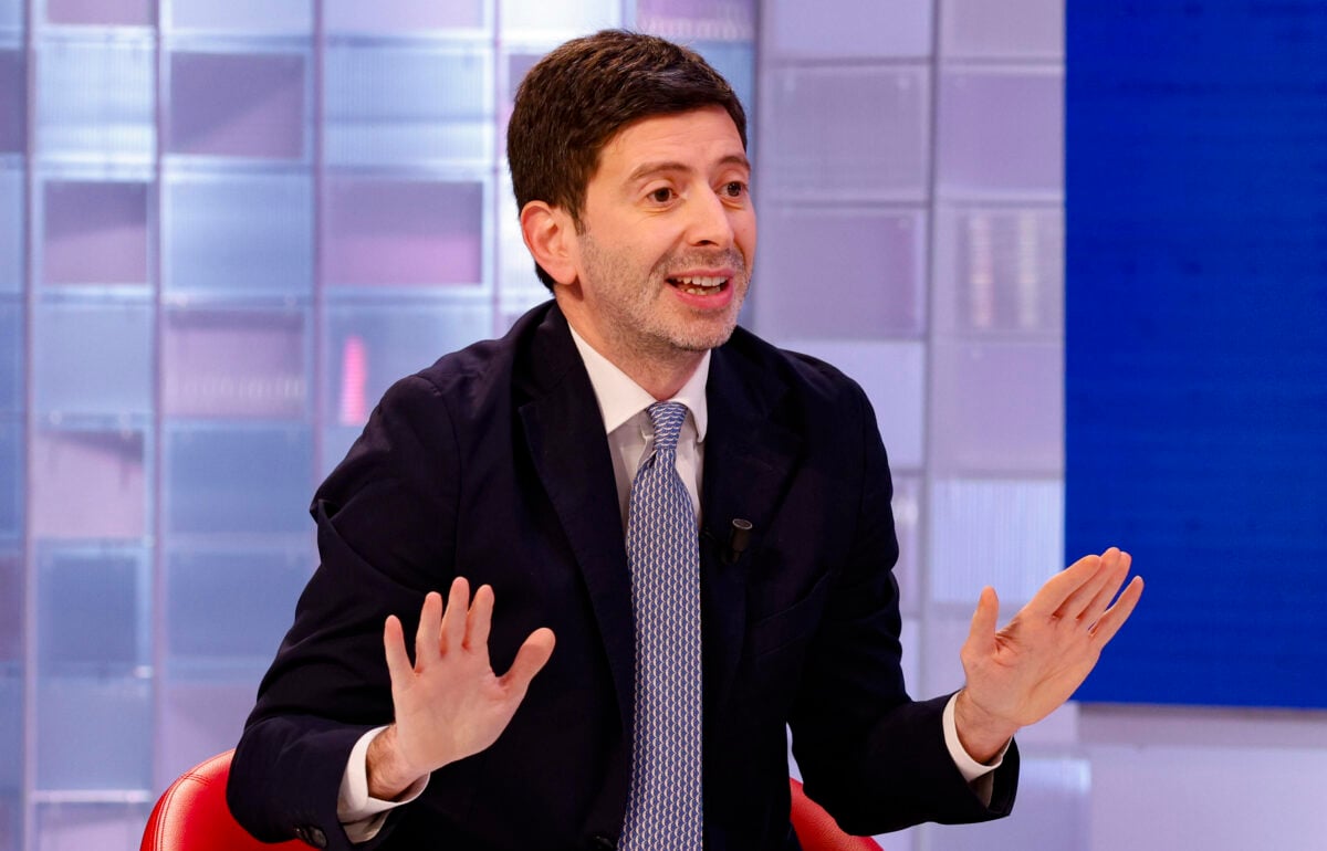 Tachipirina e vigile attesa, botta finale: «Favoriva l’aggravamento dei sintomi»