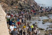Ceuta assaltata da 50.000 africani e Sánchez festeggia il controesodo