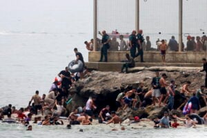 Ora si può dire: l’immigrazione è un’arma