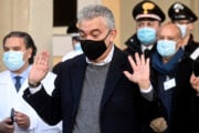«L’uomo delle mascherine mi ha rubato 1,2 milioni»