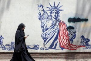 Washington fissa i paletti: «Escalation finché Teheran continua a colpire le navi»