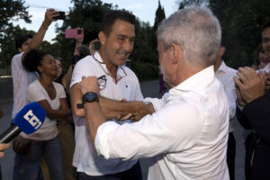 La sinistra «bracca» Vannacci anche se sposta la sede del comizio