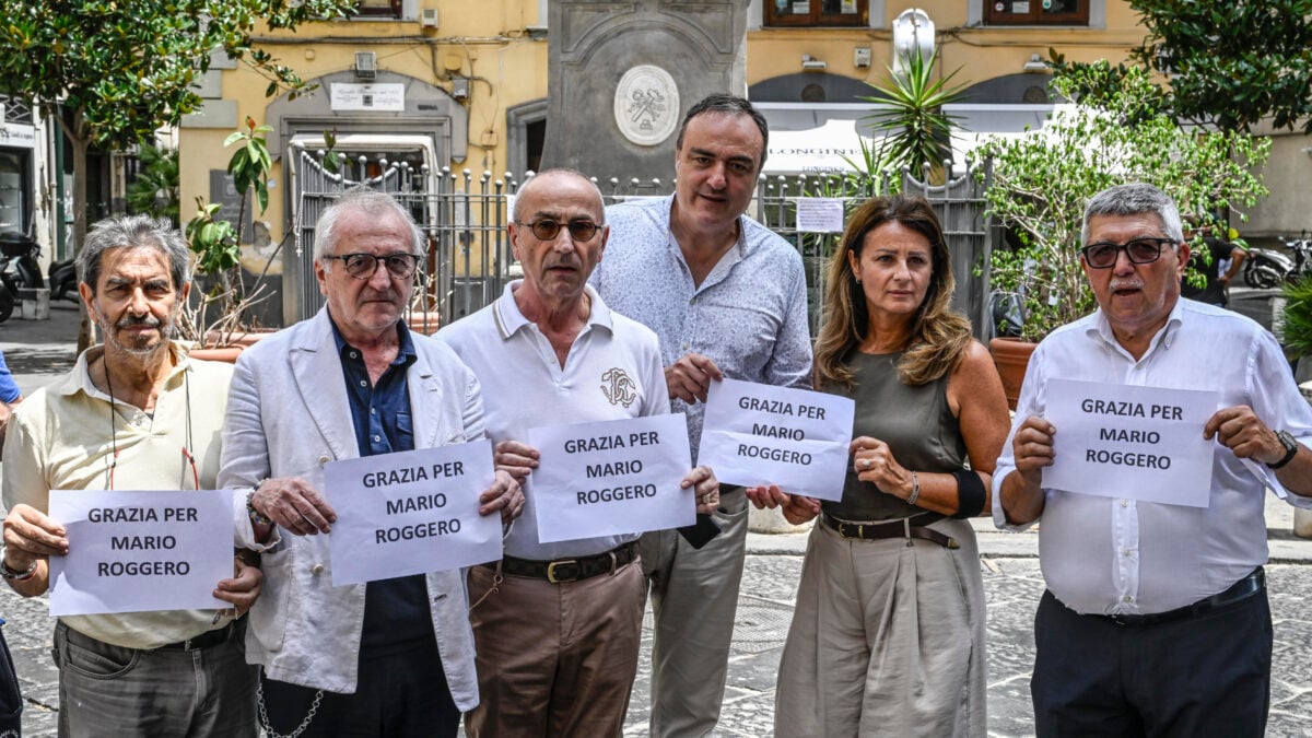 L’Italia sfida Mattarella. «Dai la grazia a Roggero»