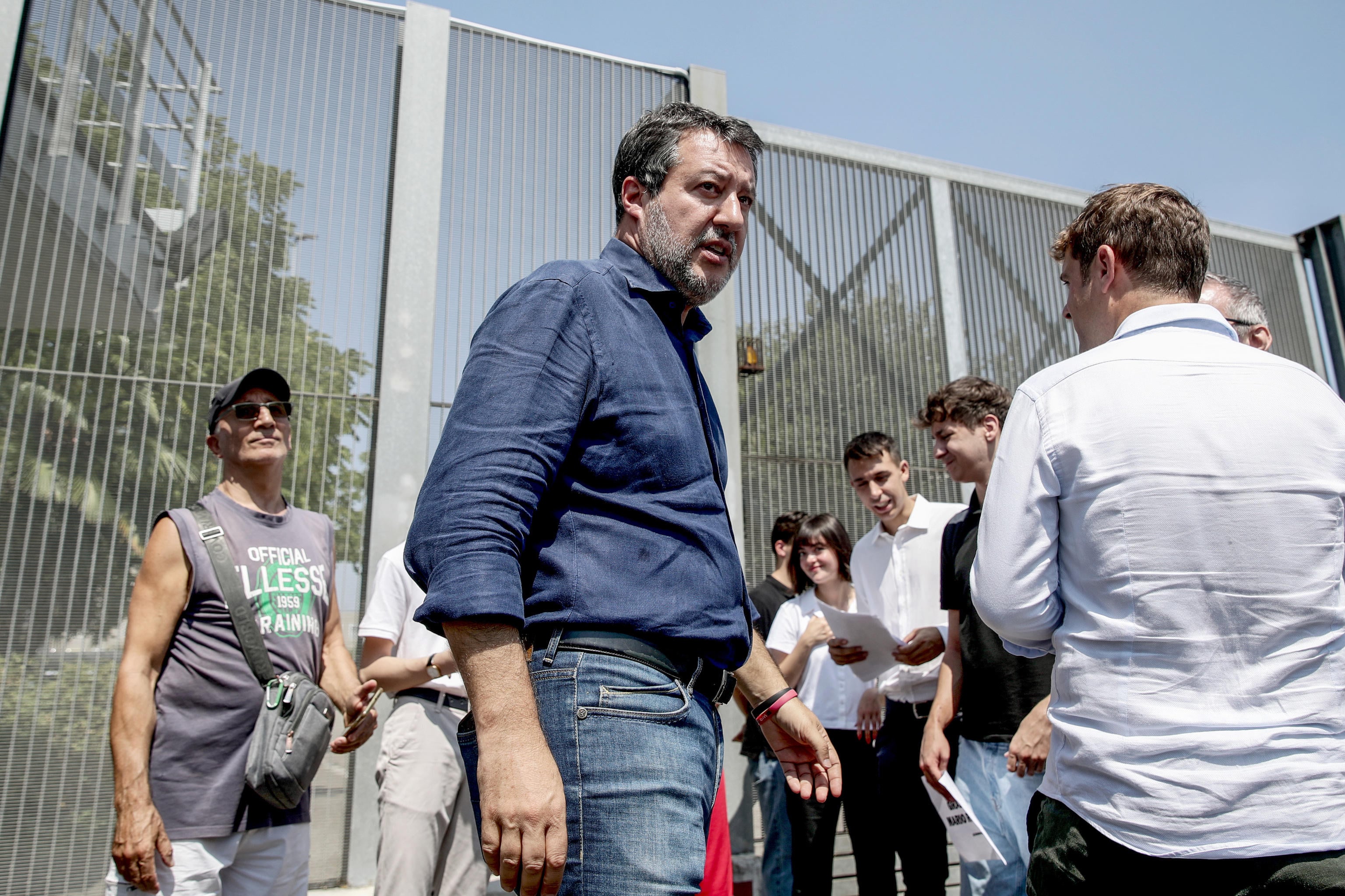 salvini torna a bollate e la lega deposita una proposta di legge per liberare roggero da Laverita.info salvini torna a bollate e la lega deposita una proposta di legge per liberare roggero