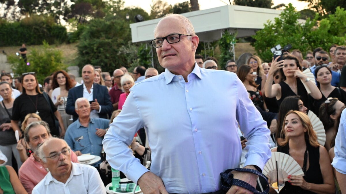 Salis, Gualtieri e Funaro si sfidano a chi alza di più le tasse ai cittadini
