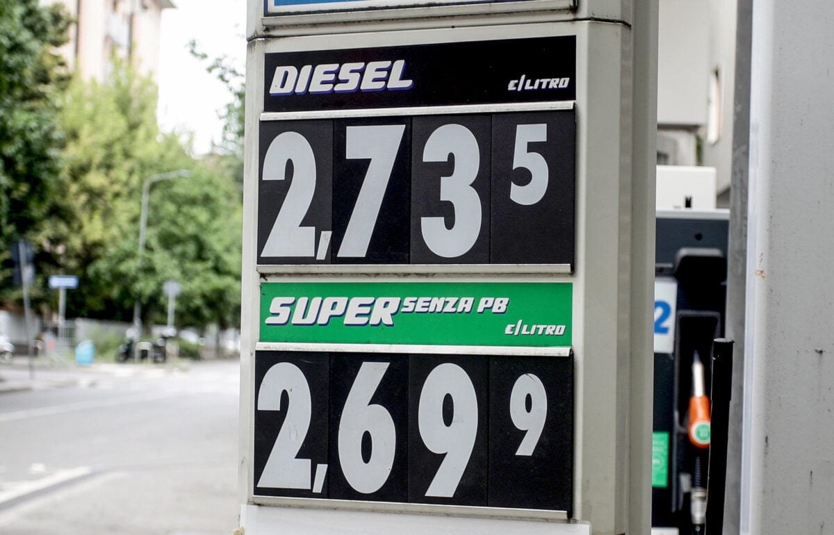 Come si dimezza il costo dell’energia