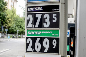Come si dimezza il costo dell’energia