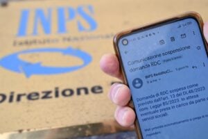 I «poveri» del Reddito di cittadinanza grillino: 46 milioni ad assassini e terroristi in carcere