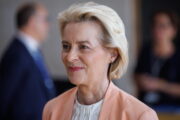 Von der Leyen vuol vietare i social ai minori Ue. I dubbi della Meloni