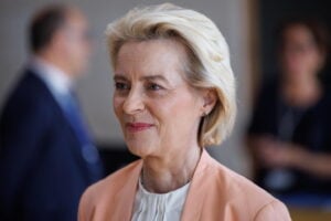 Von der Leyen vuol vietare i social ai minori Ue. I dubbi della Meloni